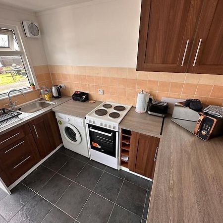 Semi-Detached Chalet - Uddingston, Glasgow Exterior foto