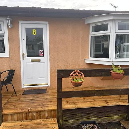 Semi-Detached Chalet - Uddingston, Glasgow Exterior foto